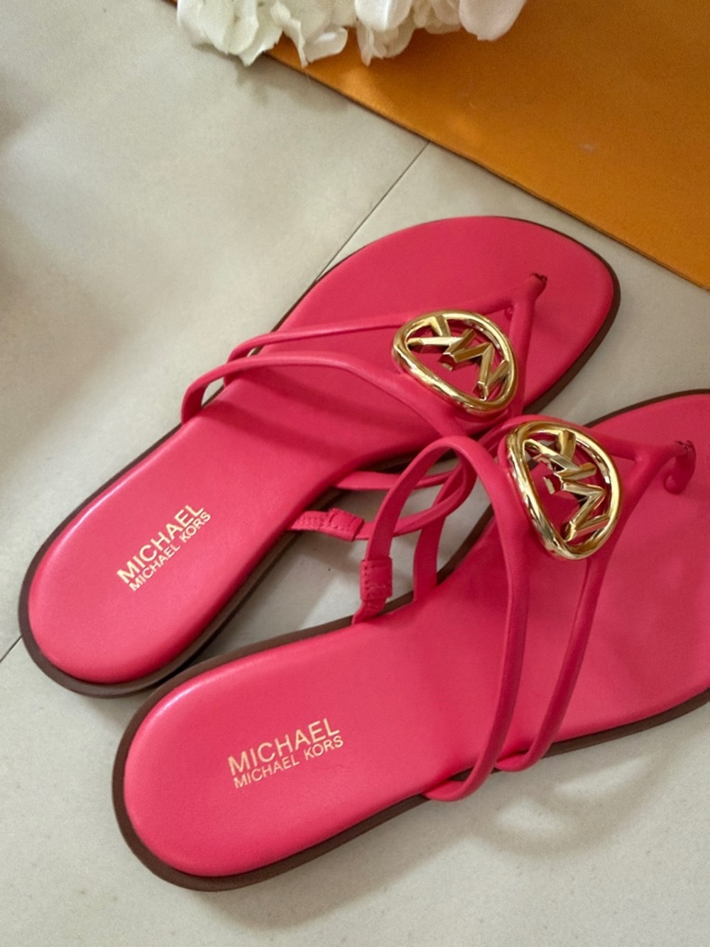 Michael Kors Pink Jelly Logo Thong Sandals with Gold MK Emblem - Picture 3 of 7
